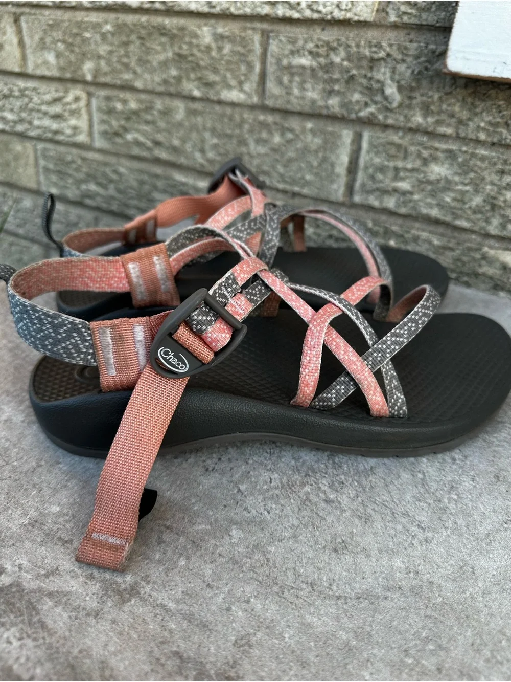 Chaco Strappy Sport Sandals in Salmon Pink & Charcoal size 6
